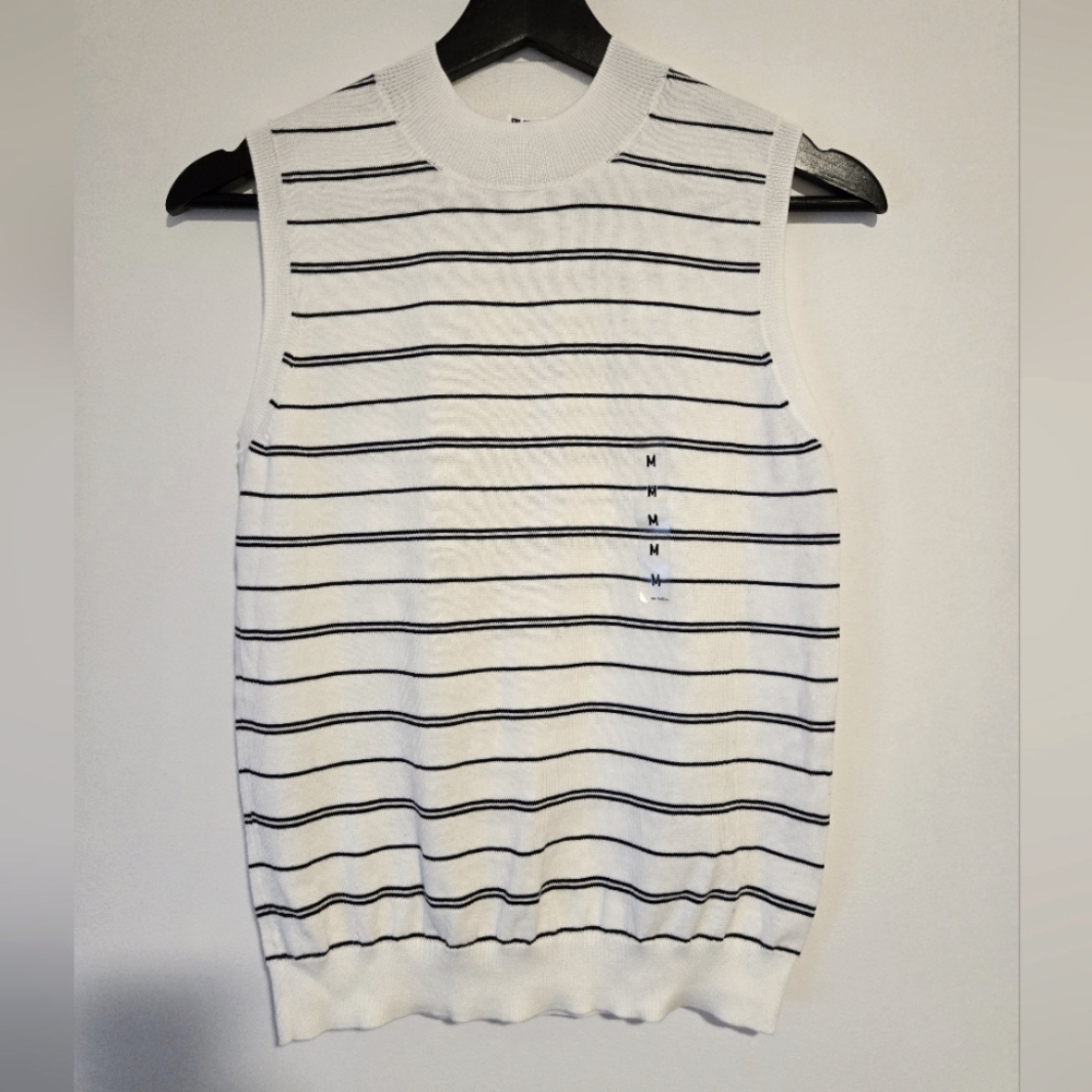 Uniqlo black and white striped sleeveless sweater size M